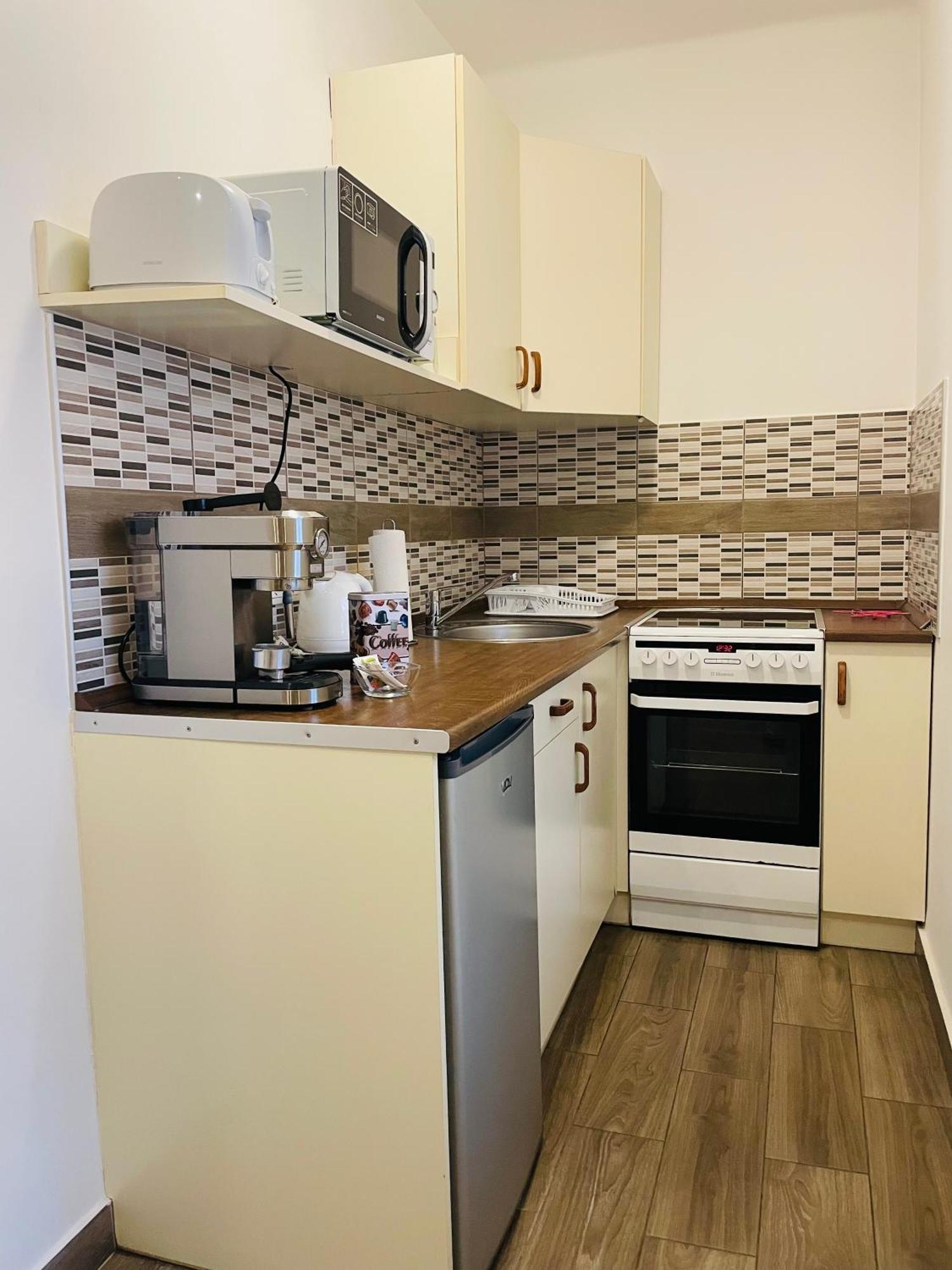 Weninger Studio Apartman Kiskunhalas Eksteriør bilde